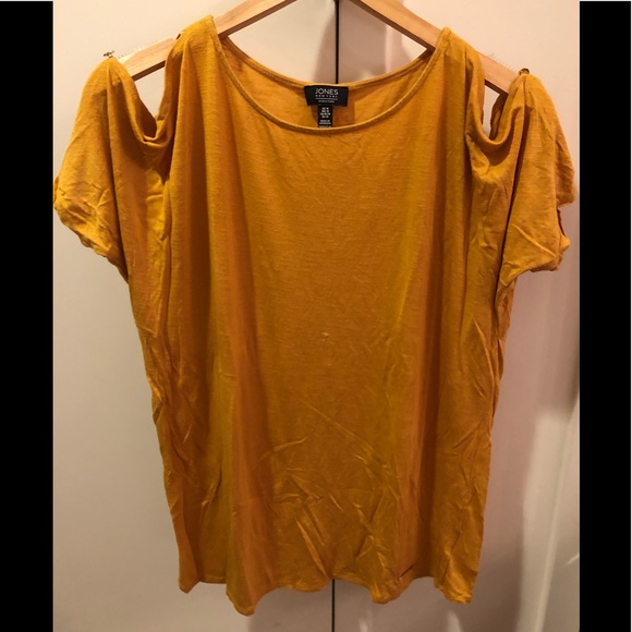 ⛔️SOLD⛔️ Jones NY 🌻 Cold Shoulder Cut-Out Top - Picture 2 of 11